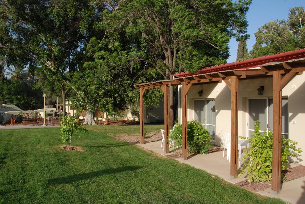 Kibbutz Tiratzvi - Country Lodging Tirat Zevi Exterior foto