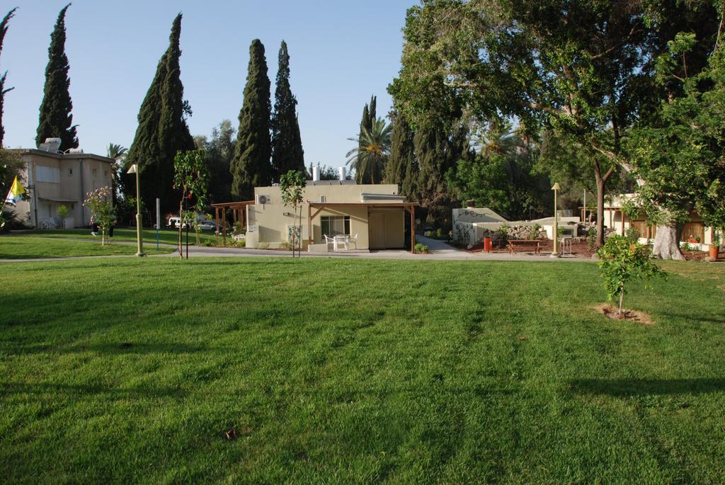 Kibbutz Tiratzvi - Country Lodging Tirat Zevi Exterior foto